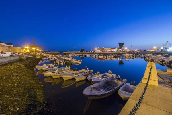 Faro şehir barışçıl marina — Stok fotoğraf