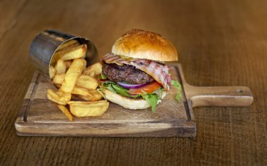 Cips lezzetli büyük burger