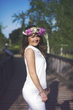 Güzel kız açık havada bahar Parkı