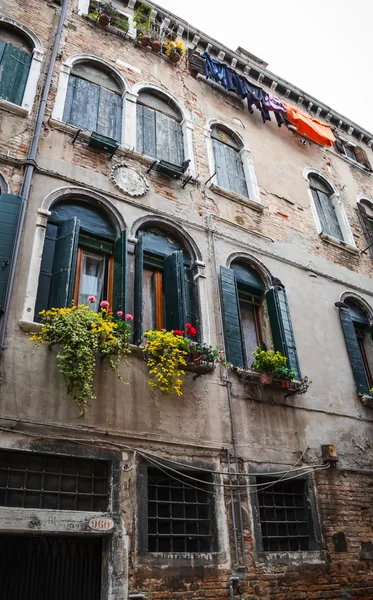Italienisches Fenster — Stockfoto
