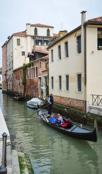 People in gondola — Stock Photo, Image