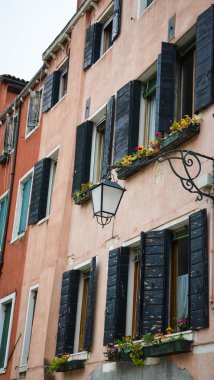 İtalyan tarzı penceresi