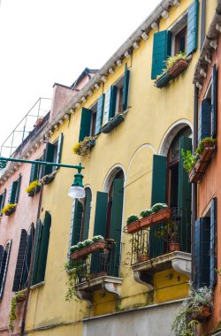 İtalyan tarzı penceresi