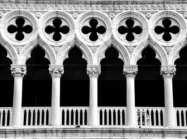 Säulen von Dogenpalast — Stockfoto