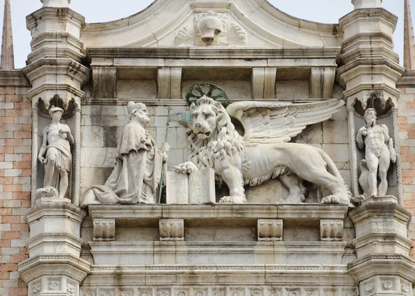 Detalhe do palácio de doges — Fotografia de Stock