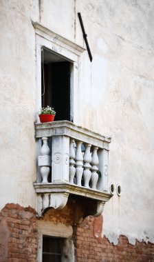 İtalyan tarzı penceresi