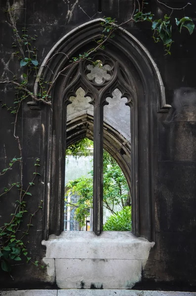 Ayrıntılı olarak kilise kalıntıları