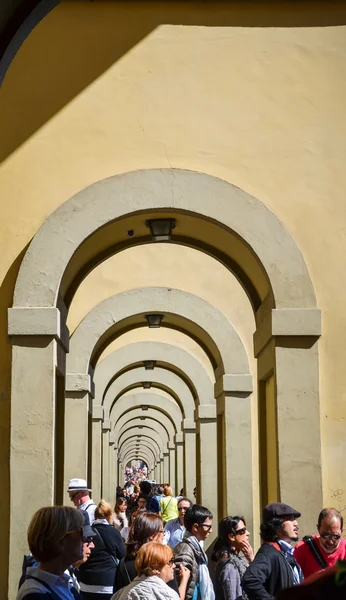 Arch near ponte Veccio — Stock Photo, Image