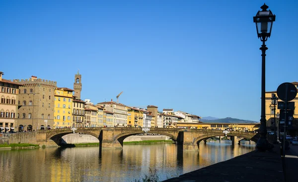 Brücke über den Fluss Arno — Stockfoto