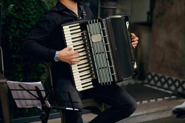 ⬇ Скачать Картинки Latin Musician, Стоковые Фото Latin Musician В.