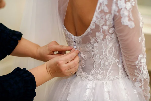 Wedding Day Bridesmaid Helps Bride Put Her Wedding Dress Emphasis — Stock Photo, Image