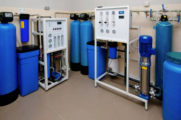 Filters for water purification, a wide variety of filter systems. Automatic production and purification of drinking water in a special laboratory