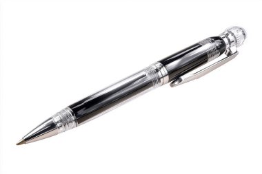 Modern tasarım ve krom aksanlı gümüş ve siyah tükenmez kalem, beyaz arka planda, parlak görünümünü vurguluyor