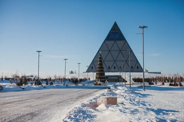 Pałac pokoju i Accord zimą Astana — Zdjęcie stockowe