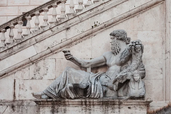 设在罗马的波波罗广场上的雕塑 — 图库照片