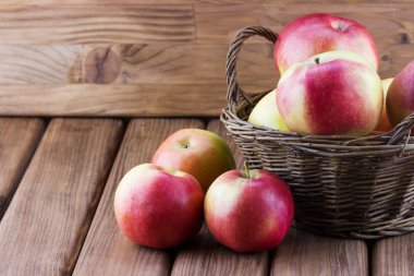 Kırmızı elma görünümünü yakın çekim