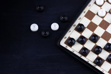 dama oynamak için yönetim kurulu