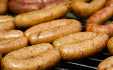 ızgara domuz sosisi.