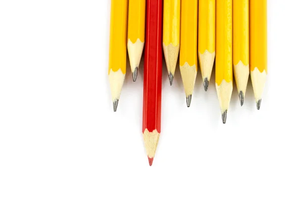 Crayon rouge et crayons jaunes — Photo