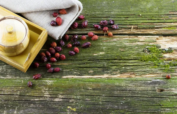 Сушені ягоди в дерев'яній ложці — стокове фото