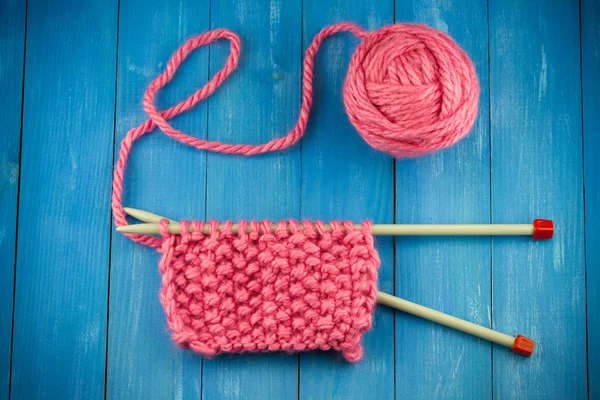 Pembe yün iplik topu