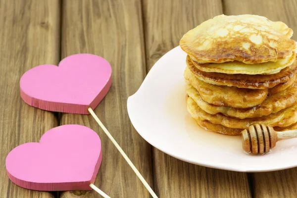 Stack of pancakes with honey — Stock Photo, Image