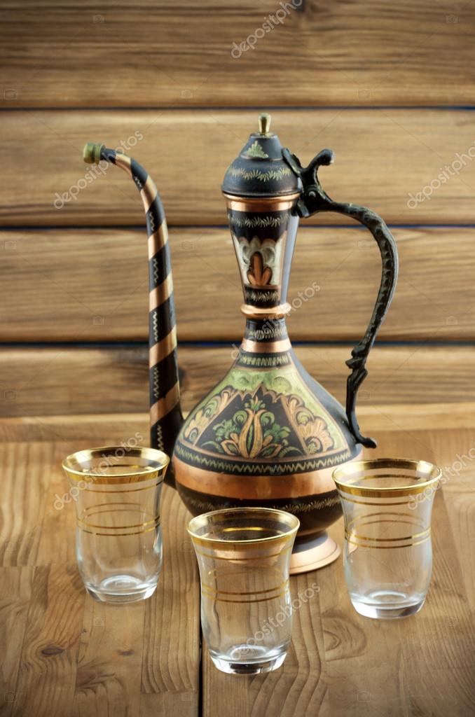 https://st2.depositphotos.com/1055928/7317/i/950/depositphotos_73172179-stock-photo-traditional-turkish-tea-set.jpg