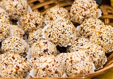 Beyaz çikolata şekerleme yuvarlak