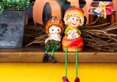 Pencere dekore edilmiş restoran oyuncaklar