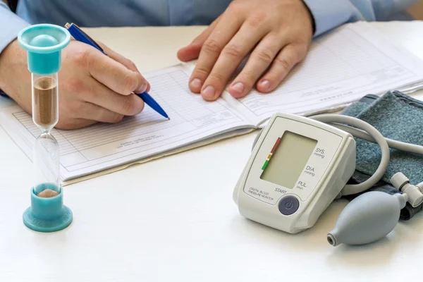 Doctor sitting at the white table — Stock Photo, Image