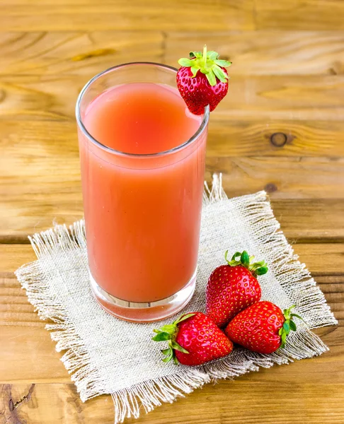 Fresh glass of strawberry juice — Stock Photo, Image