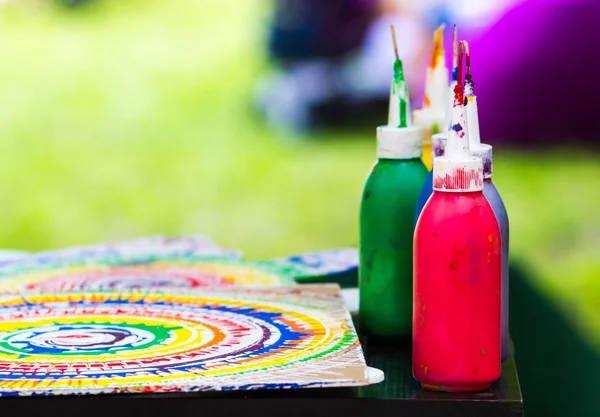 Gruppo di tubi colorati di vernice — Foto Stock