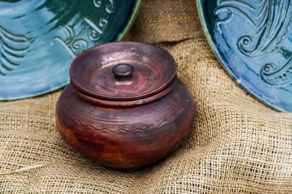 Традиционный глиняный горшок — стоковое фото