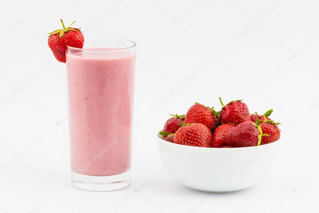 Strawberry smoothie with fresh strawberry