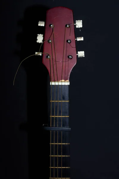 Guitar Head Neck Capo Black Background Wooden Acoustic Six String — Stock Photo, Image