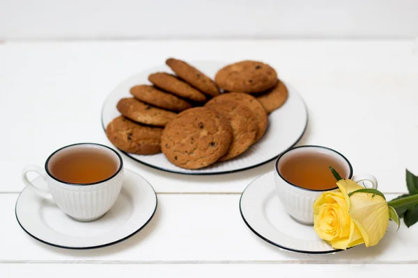Two Cups Tea Oatmeal Cookies Yellow Rose Breakfast Tea Drinking — Stock Photo, Image