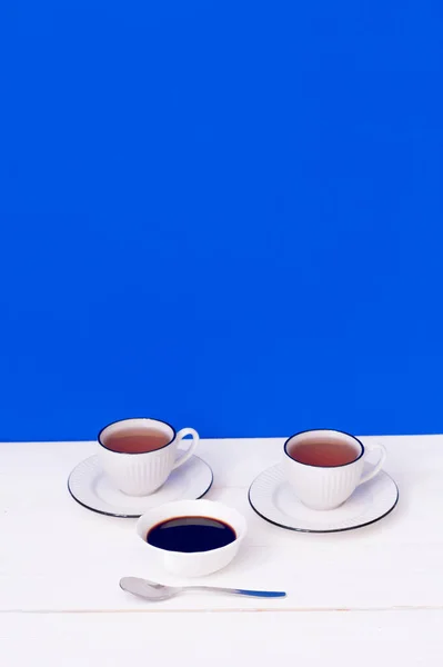 Deux Tasses Thé Pekmez Sur Une Table Bois Blanc Fond — Photo