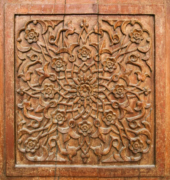 Elemento di una porta di legno del mausoleo di Khoja Ahmed Yasavi in Turkistan, Kazakistan . — Foto Stock