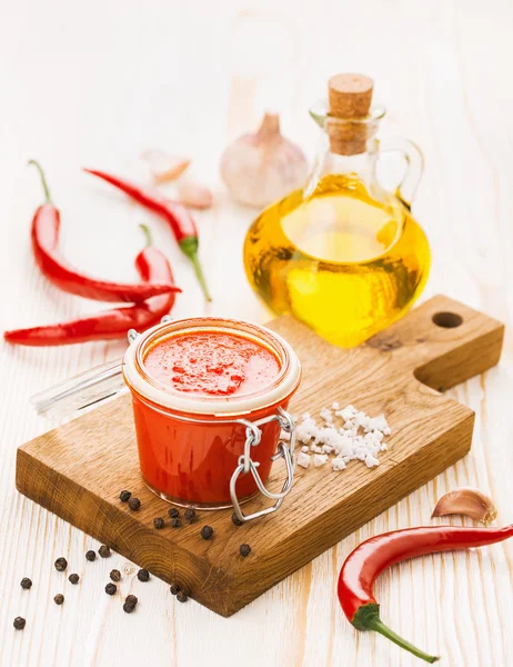 Piquant sauce made from chili peppers and garlic — Stock Photo, Image