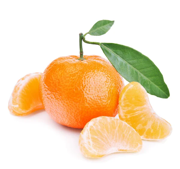 Tangerines with leaves isolated on white — Stock Photo, Image