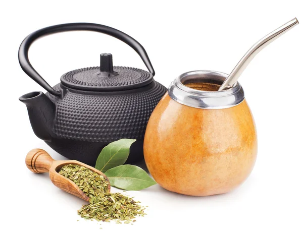 Stillleben mit Mate yerba und Teekanne — Stockfoto