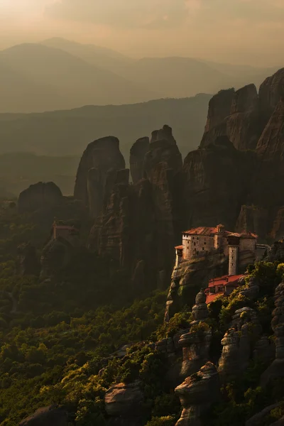 Dramatiska landskap av kloster i Meteora berg — Stockfoto