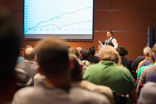 Palestrante na Conferência de Negócios e Apresentação. — Fotografia de Stock