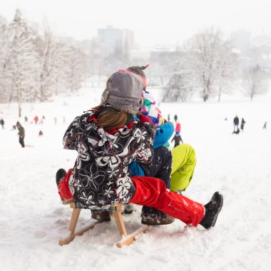 Kış zamanında halletme çocuklar eğlenceli, kar, kış.
