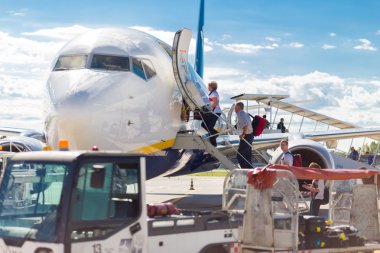 Yolcu yatılı Ryanair uçakta Treviso Havaalanı.