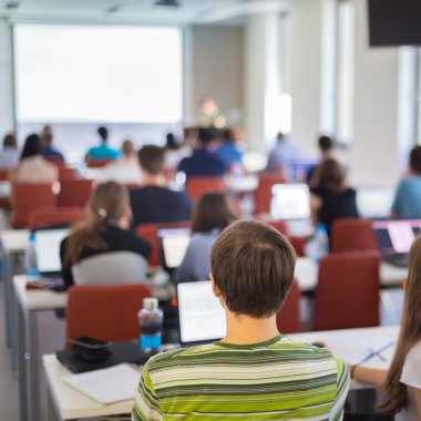 Bilişim atölye Üniversitesi'nde.