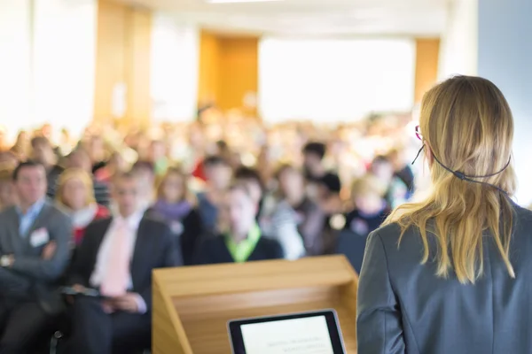 Palestrante na Conferência de Negócios e Apresentação. — Fotografia de Stock