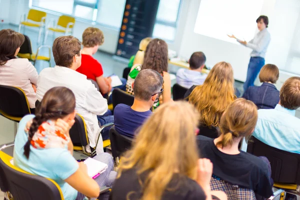 Högtalare på business konventionen och presentation. — Stockfoto