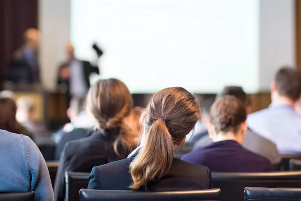 Audiencia en la sala de conferencias. — Foto de Stock