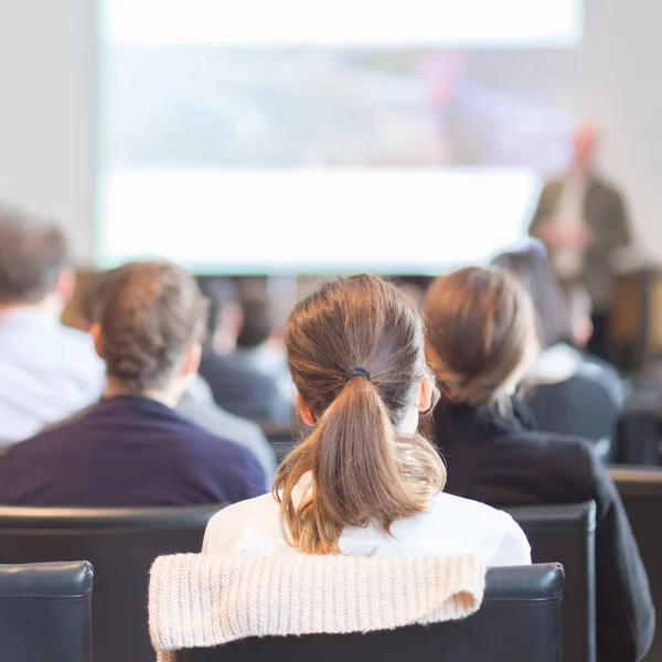 Audiencia en la sala de conferencias. — Foto de Stock